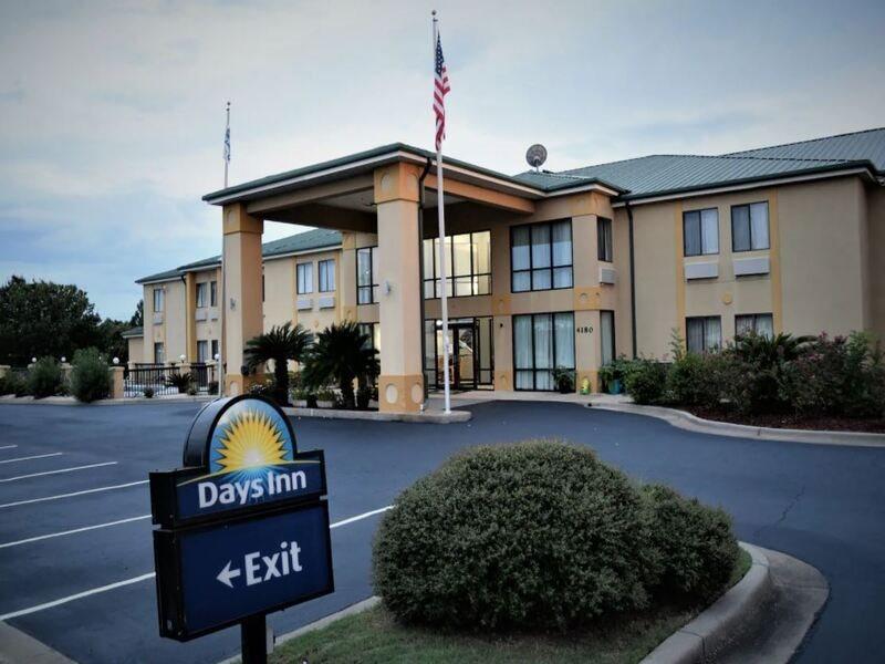 Days Inn By Wyndham מונטגומרי מראה חיצוני תמונה