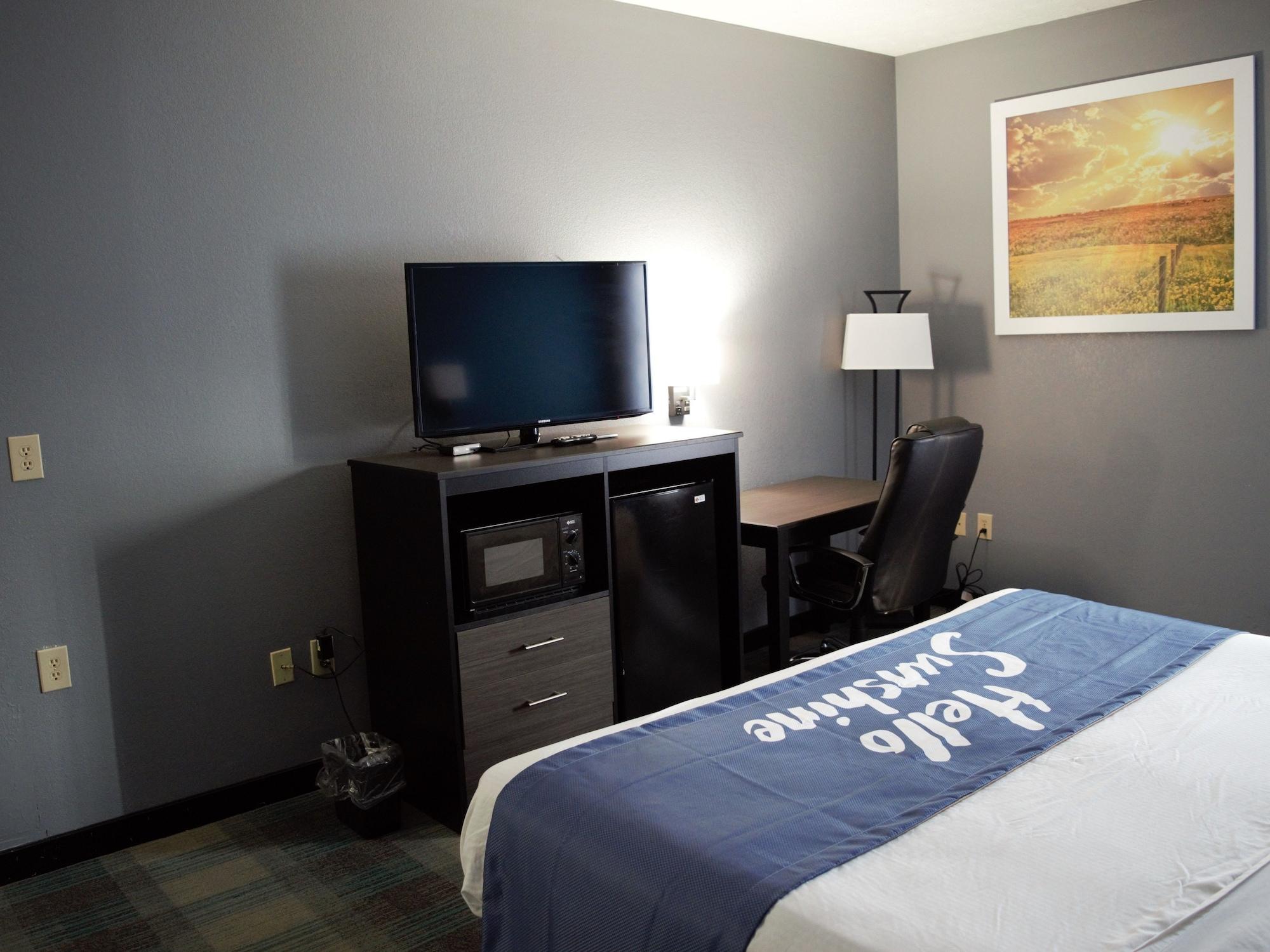 Days Inn By Wyndham מונטגומרי מראה חיצוני תמונה
