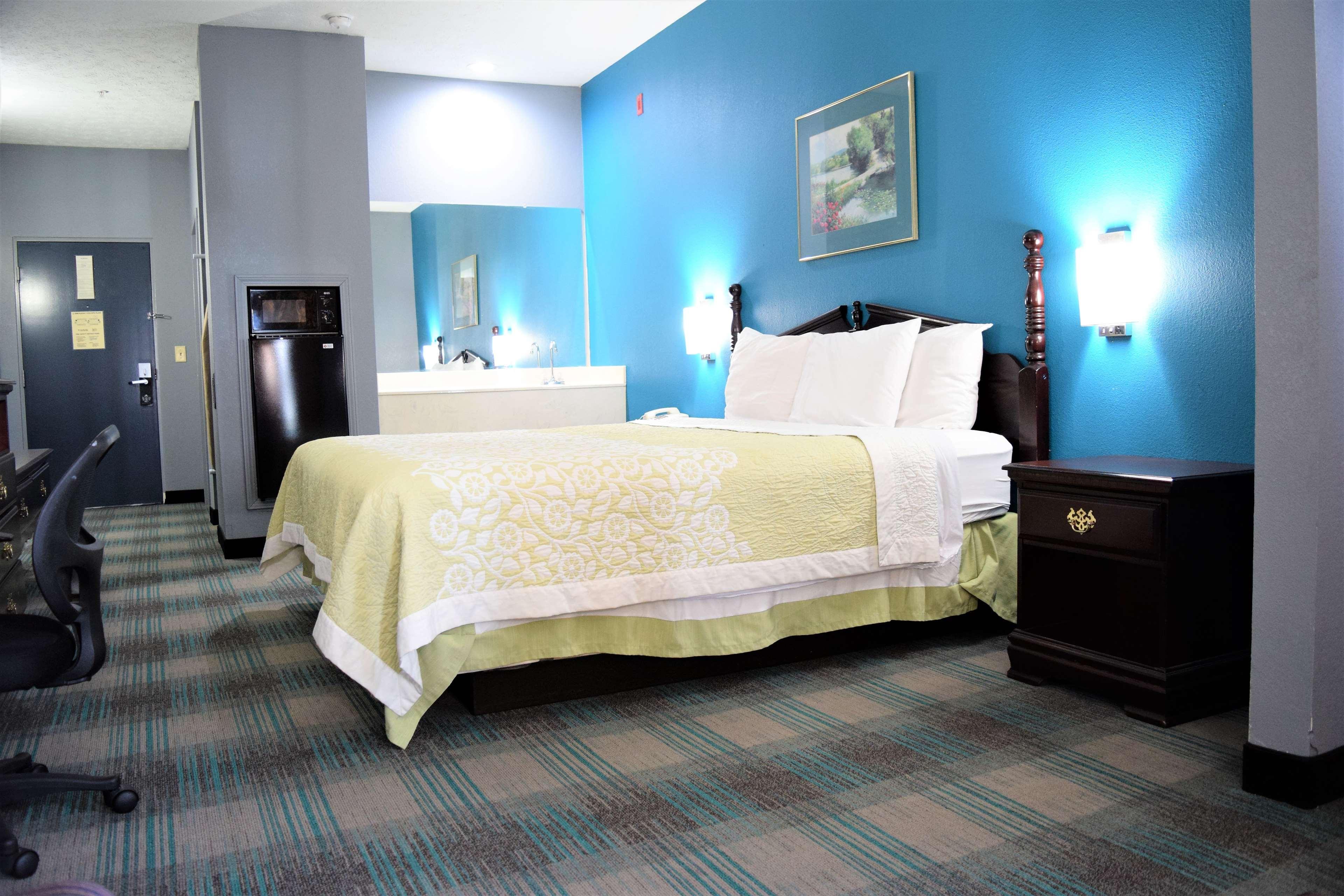Days Inn By Wyndham מונטגומרי מראה חיצוני תמונה