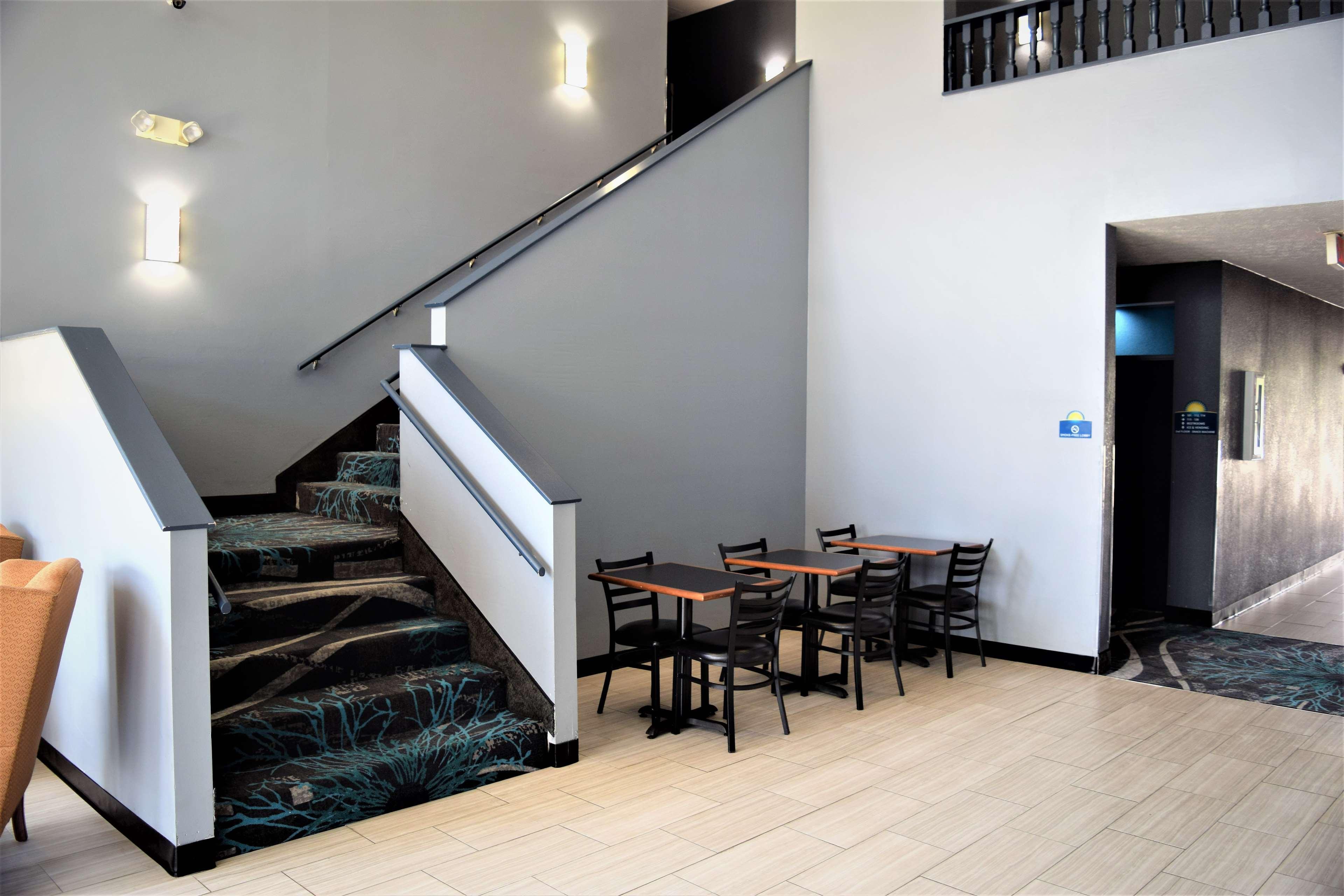 Days Inn By Wyndham מונטגומרי מראה חיצוני תמונה