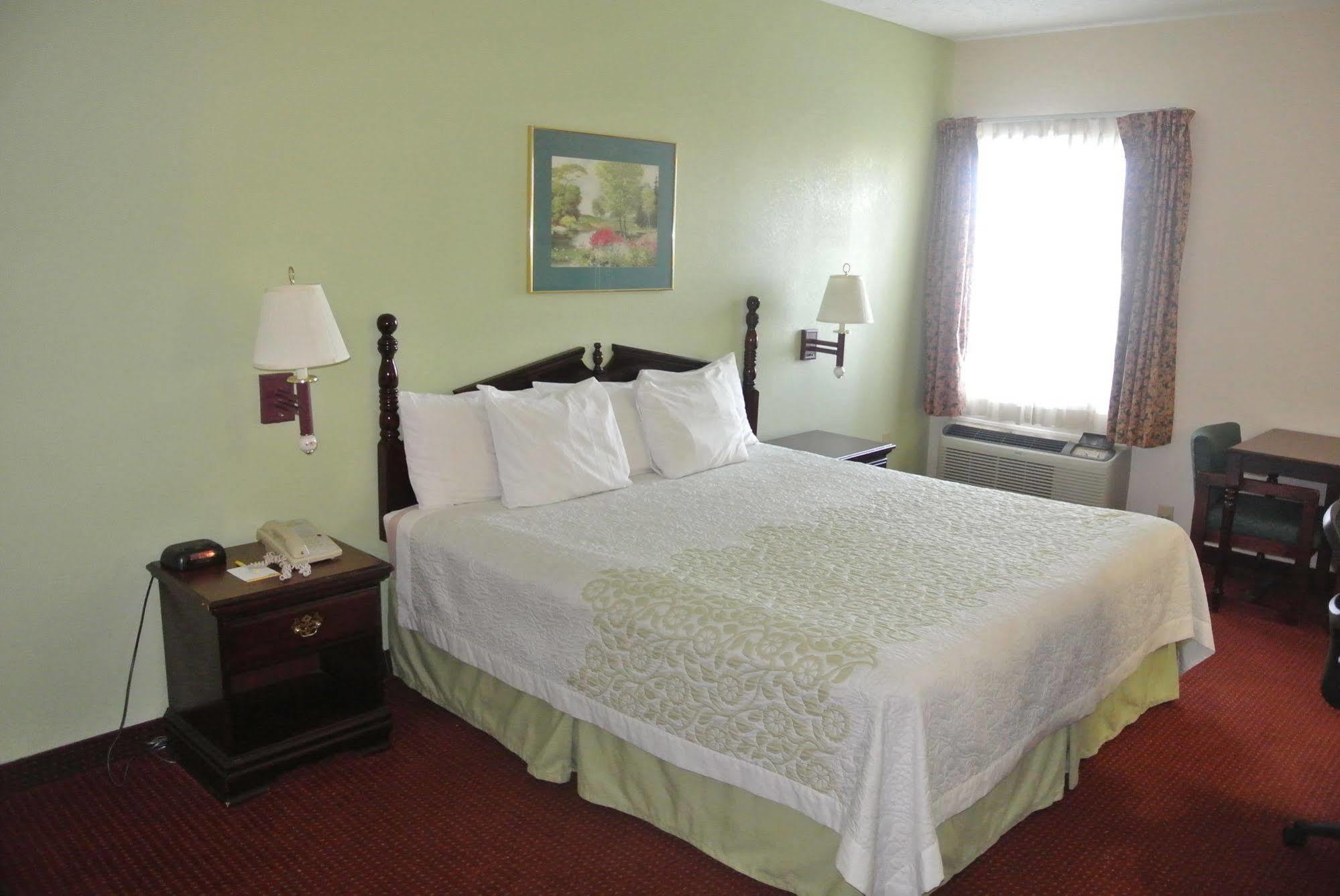 Days Inn By Wyndham מונטגומרי מראה חיצוני תמונה