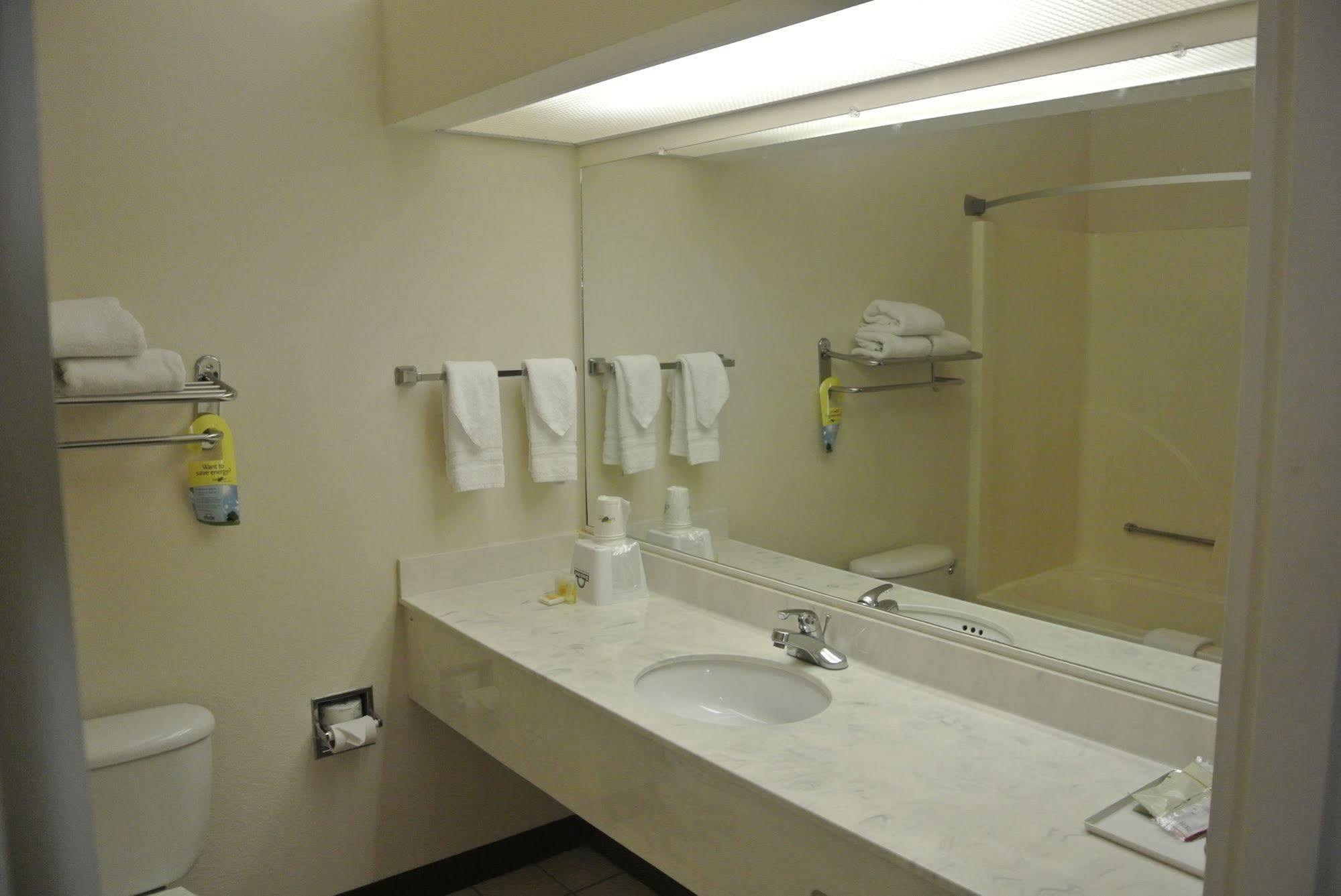 Days Inn By Wyndham מונטגומרי מראה חיצוני תמונה