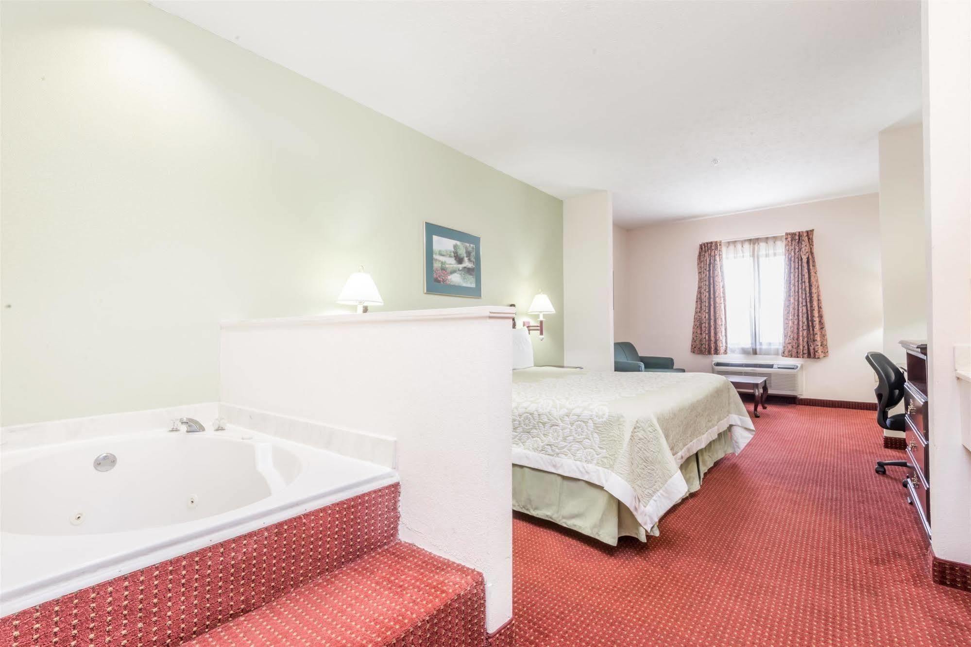 Days Inn By Wyndham מונטגומרי מראה חיצוני תמונה