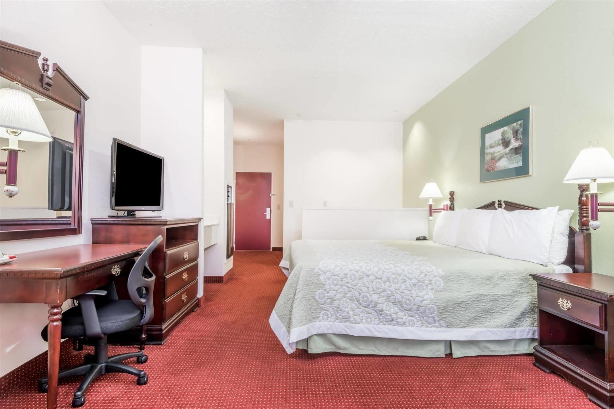 Days Inn By Wyndham מונטגומרי מראה חיצוני תמונה