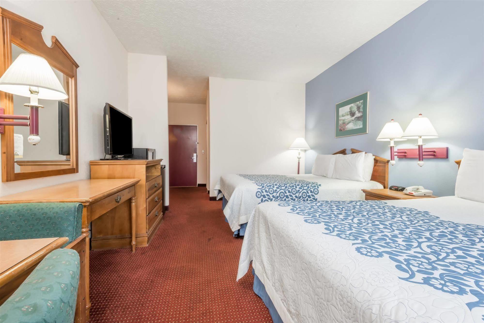 Days Inn By Wyndham מונטגומרי מראה חיצוני תמונה